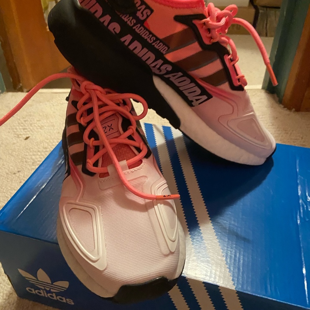 Women’s adidas - Picture 4 of 4